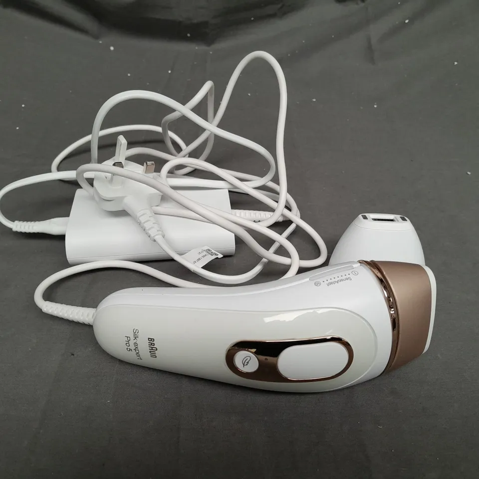 BOXED BRAUN SILK-EXPERT PRO 5 IPL WITH 2 HEADS, RAZOR & VANITY CASE