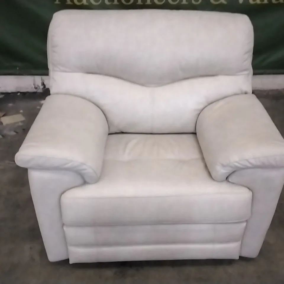 QUALITY BRITISH DESIGNED & MANUFACTURED G PLAN CREAM LEATHER ELECTRIC RECLINING ARMCHAIR