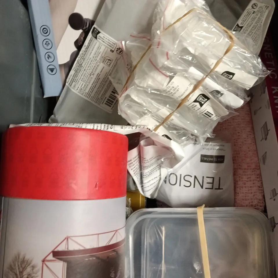 APPROXIMATELY 15 ASSORTED HOUSEHOLD ITEMS TO INCLUDE EDGE PEN, NIGHT LIGHT, NOTE CARDS ETC 