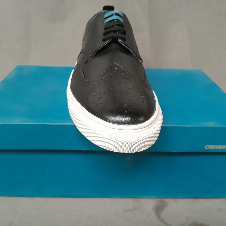 BOXED PAIR OF OSWIN HYDE DERBY LEATHER TRAINERS IN BLACK UK SIZE 9