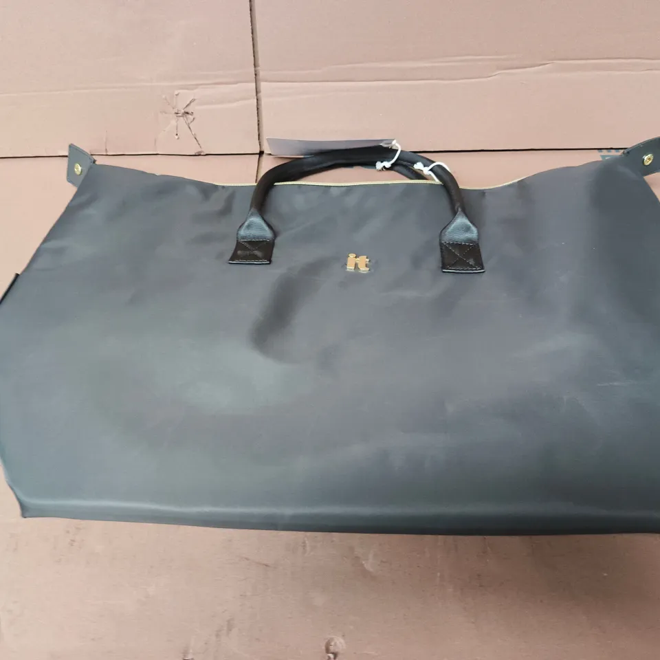IT HANDBAG – GREY-BLUE FABRIC, ZIP-TOP, GOLD-TONE LOGO