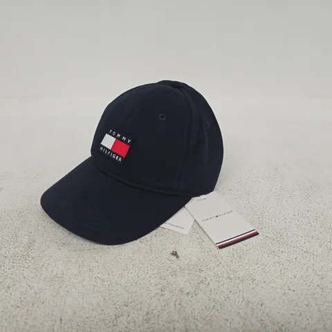 TOMMY HILFIGER HERITAGE FLAG CAP IN NAVY SIZE S-M