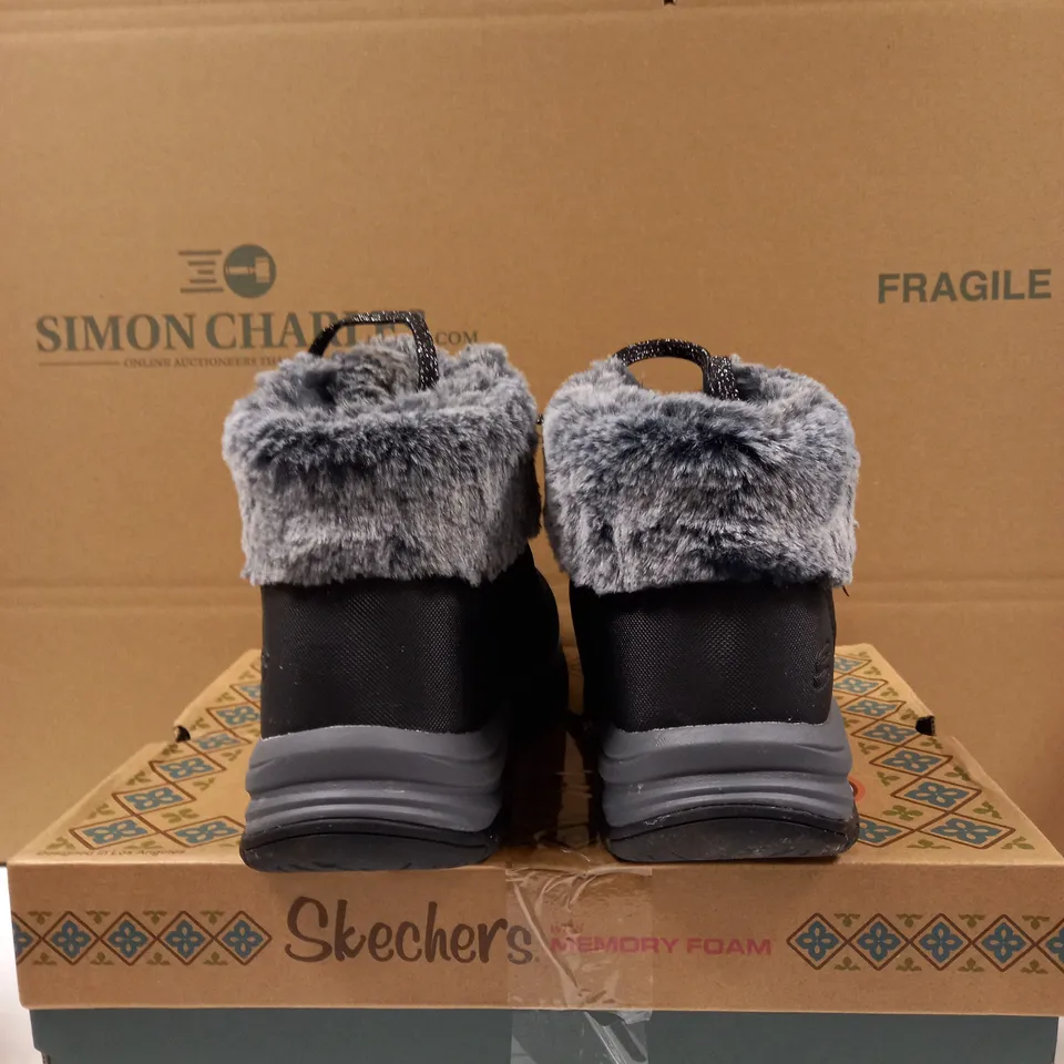 SKETCHERS FAUX CUFF BOOTS SIZE 5.5