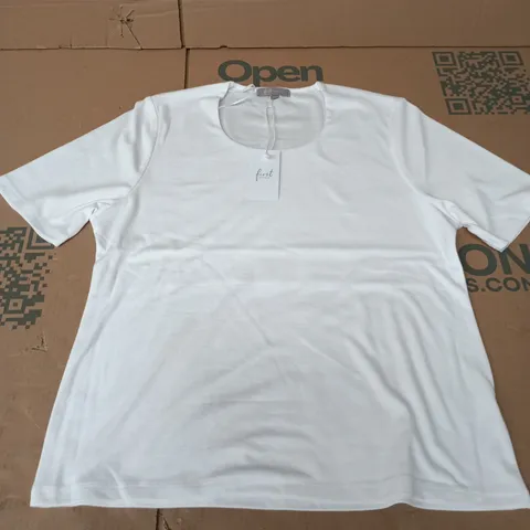 FIRST AVENUE WHITE SHORT-SLEEVE T‑SHIRT IN CORE BRIGHT WHITE– UK SIZE L