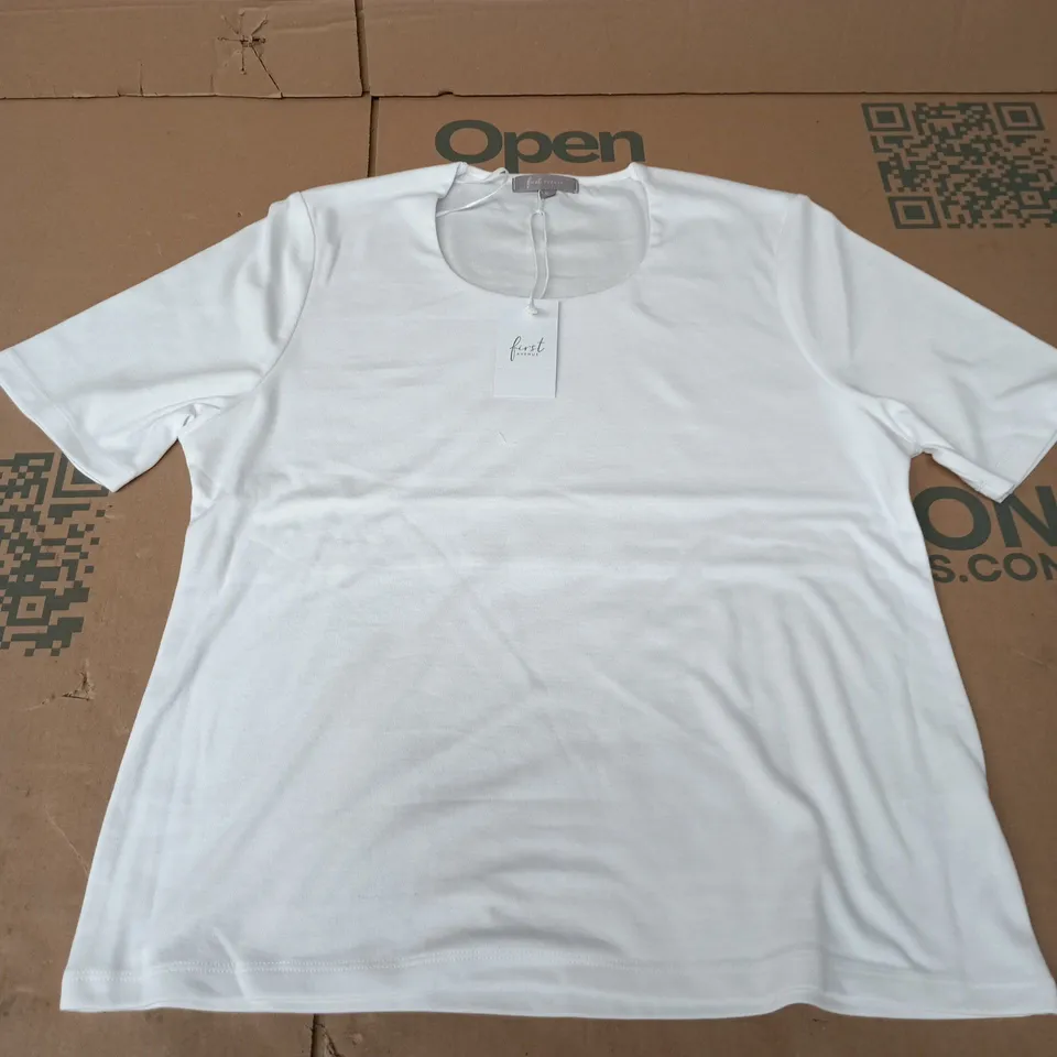 FIRST AVENUE WHITE SHORT-SLEEVE T‑SHIRT IN CORE BRIGHT WHITE– UK SIZE L
