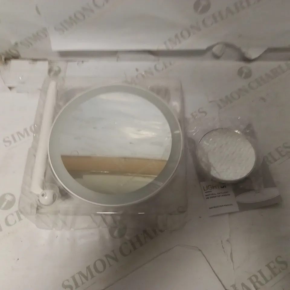 MAGNITONE LONDON LIGHT UP NATURAL DAYLIGHT HD DESKTOP MIRROR 