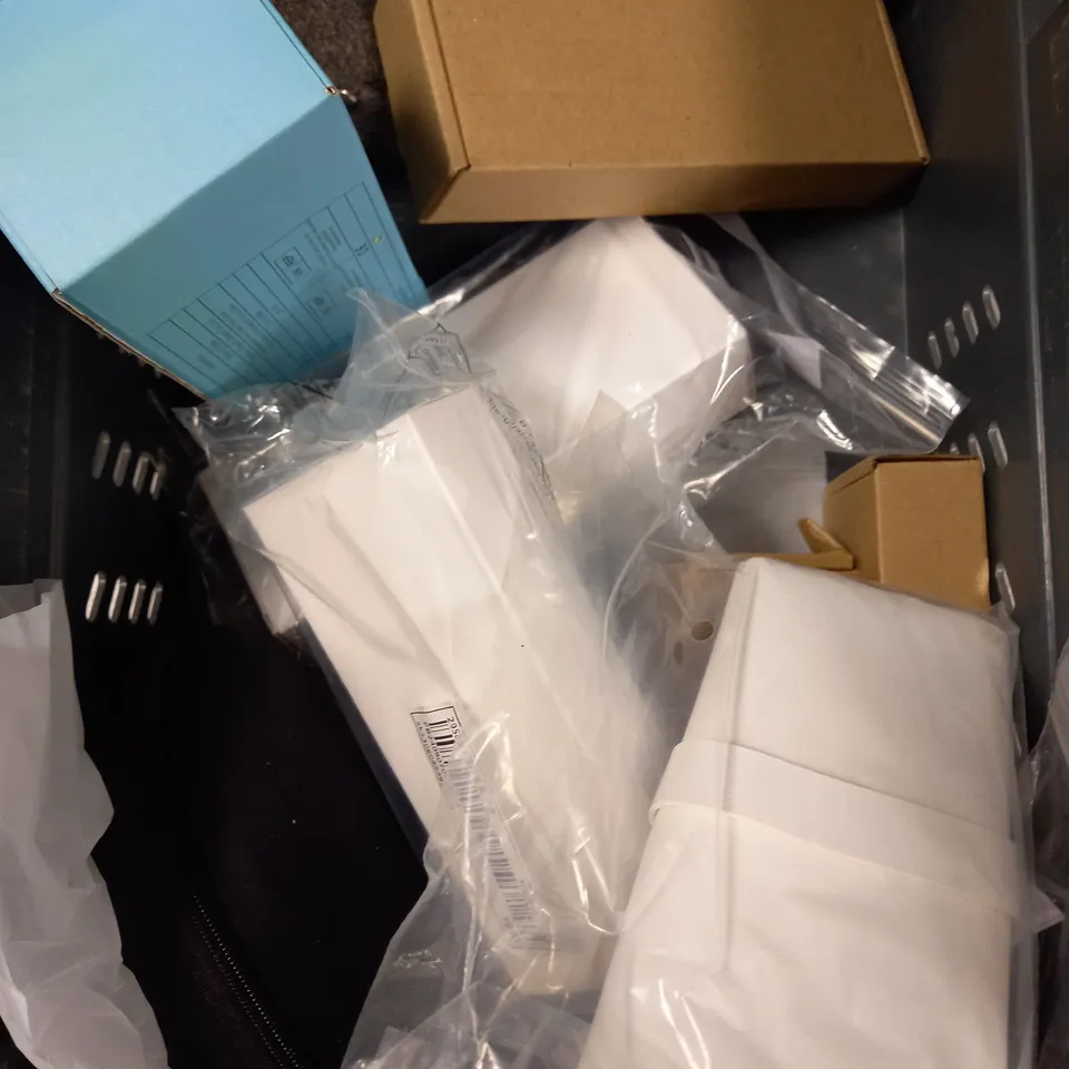 APPROXIMATELY 10 ASSORTED GLASSES/SUNGLASSES IN VARIOUS DESIGNS 