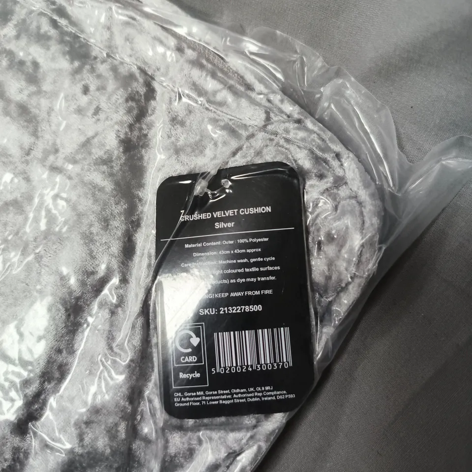 2 x CRUSHED VELVET CUSHION – SILVER, 43 X 43 CM