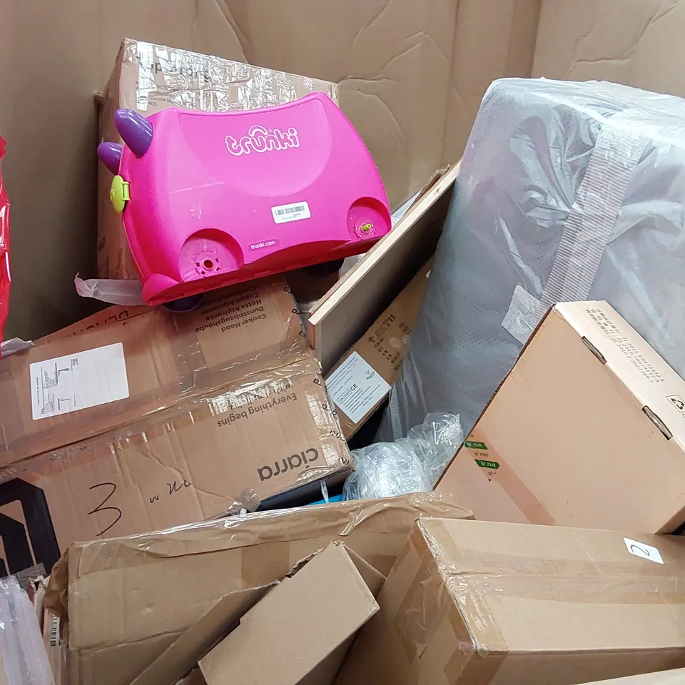 PALLET OF ASSORTED ITEMS INCLUDING: VACUUM CLEANER, OFFICE CHAIR, ELECTRIC GRILL, FOOD PROCESSOR, COAT STAND 
