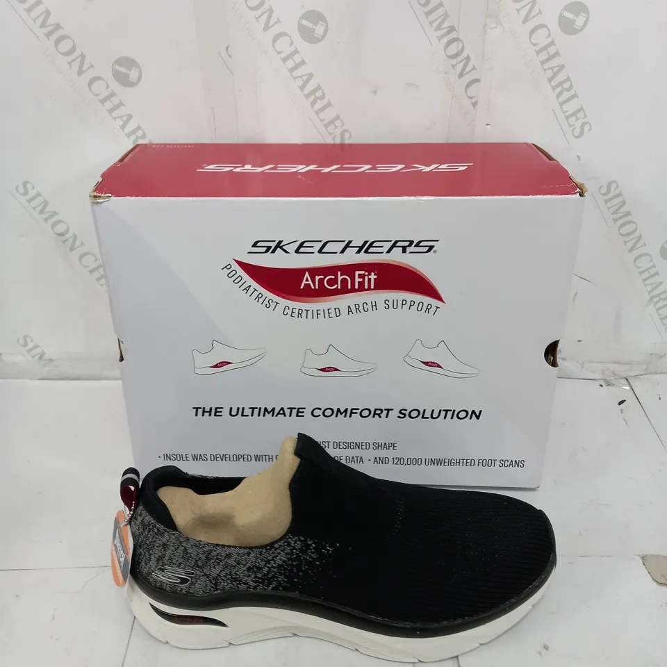 BOXED PAIR OF SKETCHERS ARCH FIT DELUXE KEY JOURNEY UK 9.5 