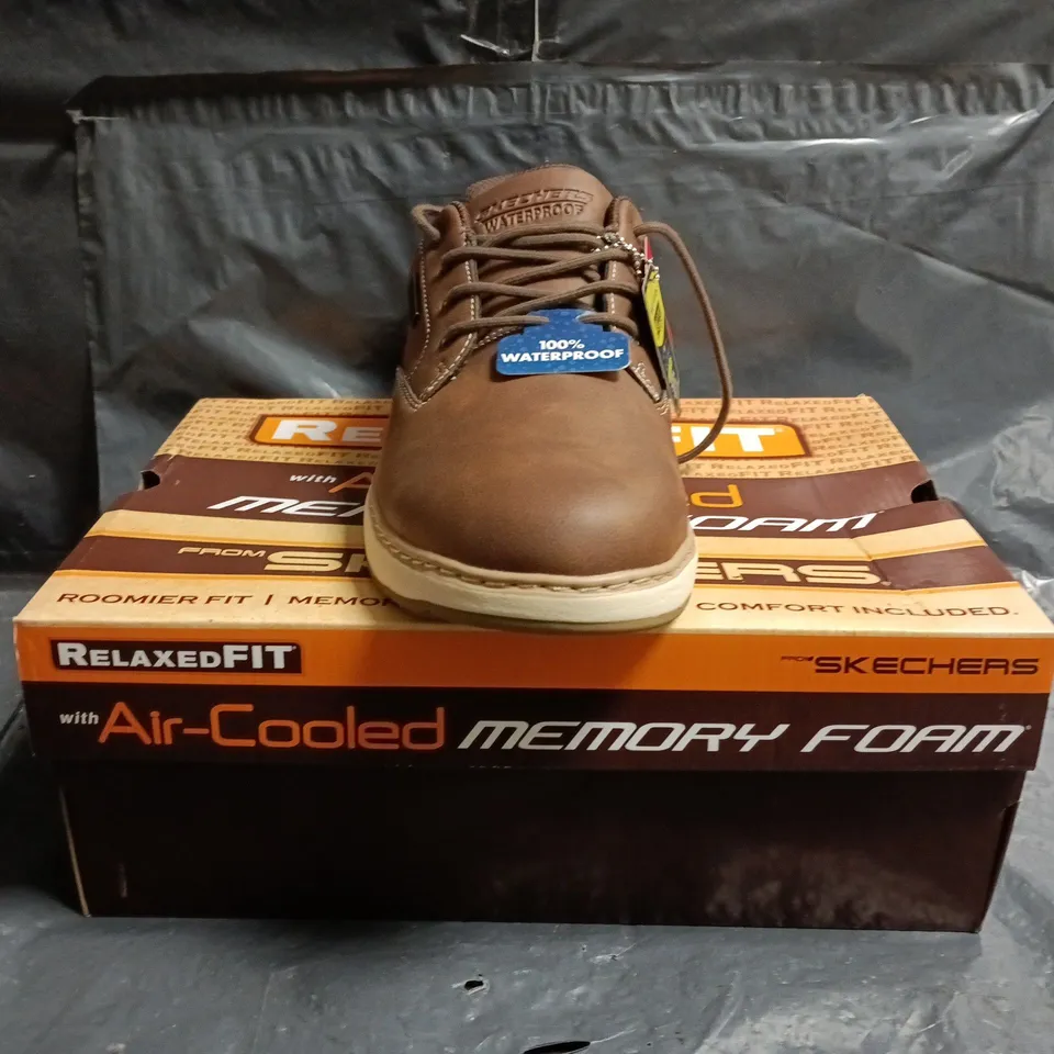 BOXED PAIR OF SKECHERS SHOES IN BROWN SIZE UK 7.5