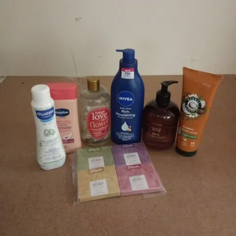 APPROXIMATELY 12 ASSORTED HEALTH & BEAUTY PRODUCTS TO INCLUDE NIVEA RICH NOURISHING, SOAP, HERBAL ESSENCES CONDDITIONER, ETC - COLLECTION ONLY