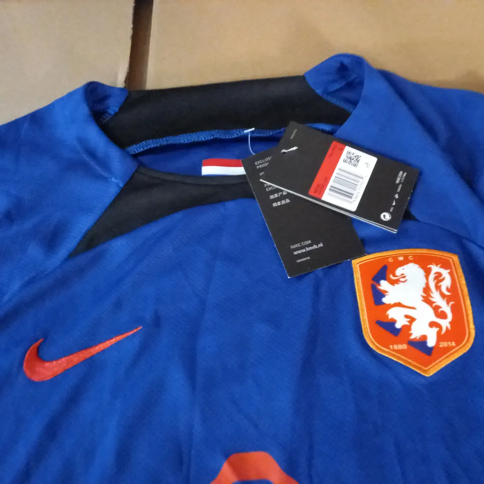 CWC NIKE FOOTBALL SHIRT - L