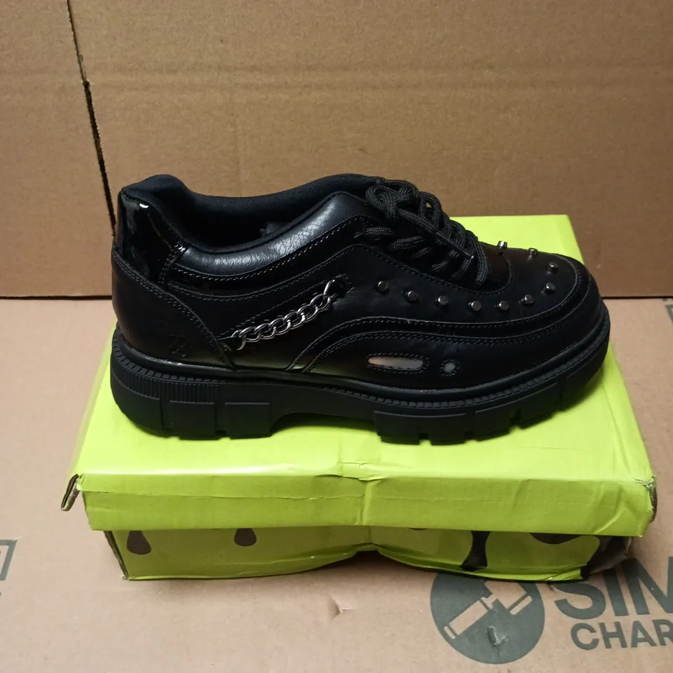 BOXED PAIR OF KOI LIL BANE OF EXILE TRAINERS IN BLACK - UK KIDS SIZE 3