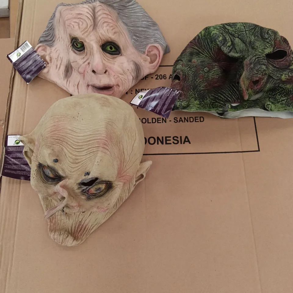LARGE QUANTITY OF ASSORTED COSTUME MASKS
