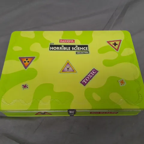 HORRIBLE SCIENCE EXPERIMENT KIT