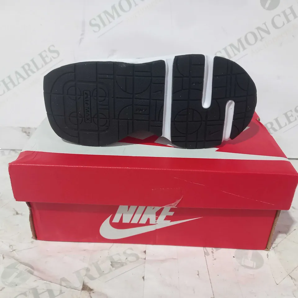 BOXED PAIR OF NIKE AIR MAX INTRLK LITE CHILDREN'S SHOES IN WHITE/BLACK UK SIZE 7.5
