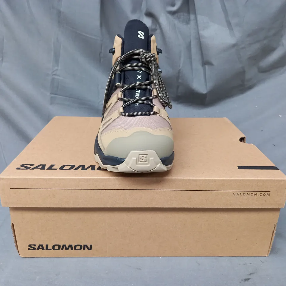 BOXED PAIR OF SALOMON X ULTRA 4 MID GTX SHOES IN KELP/BLACK/SAFARI UK SIZE 8.5