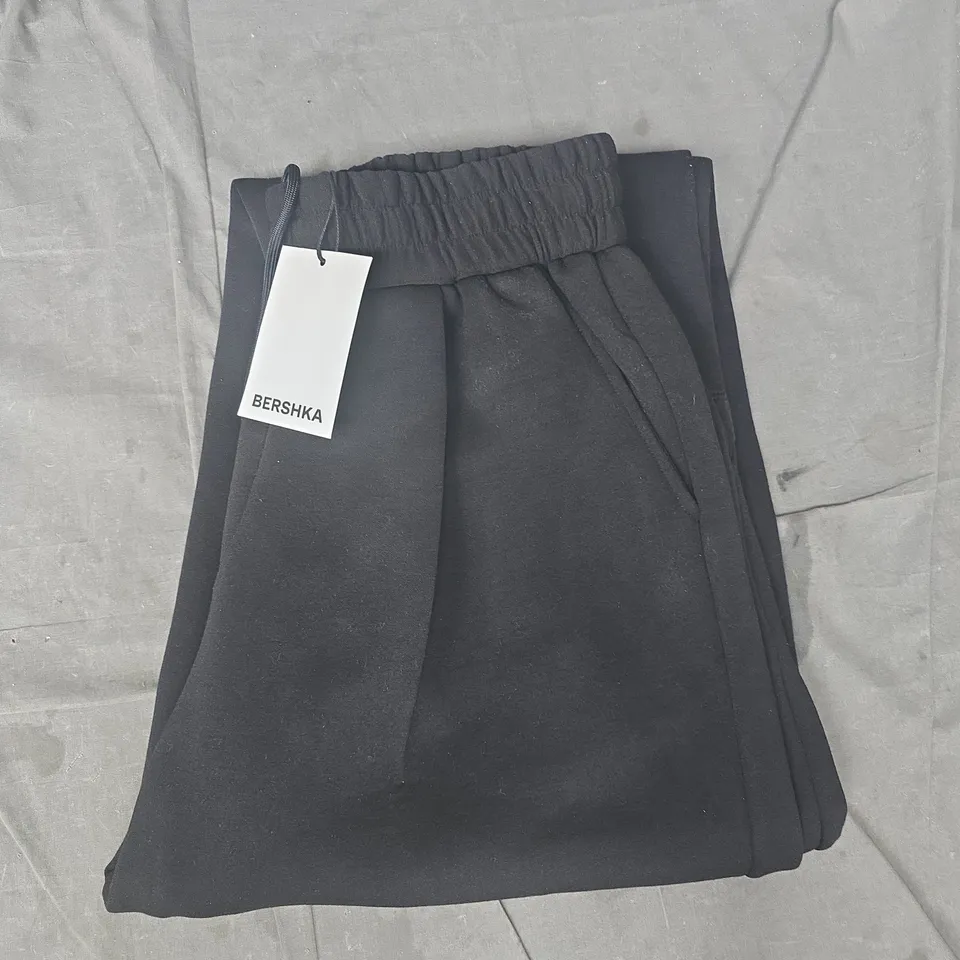 BERSHKA JOGGERS IN BLACK SIZE MEDIUM