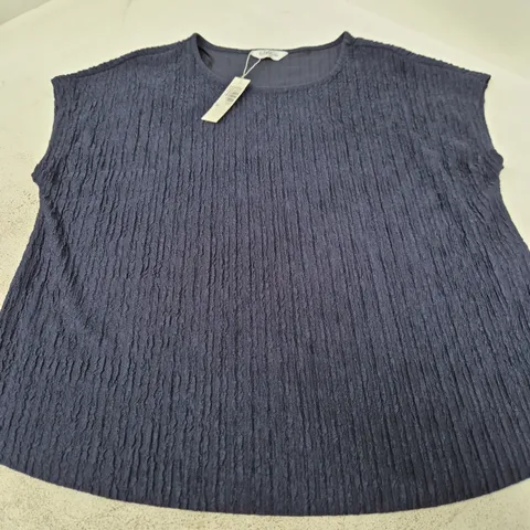 CLASSIC - UK 16 NAVY TEXTURED STRETCH TEE – CLASSIC