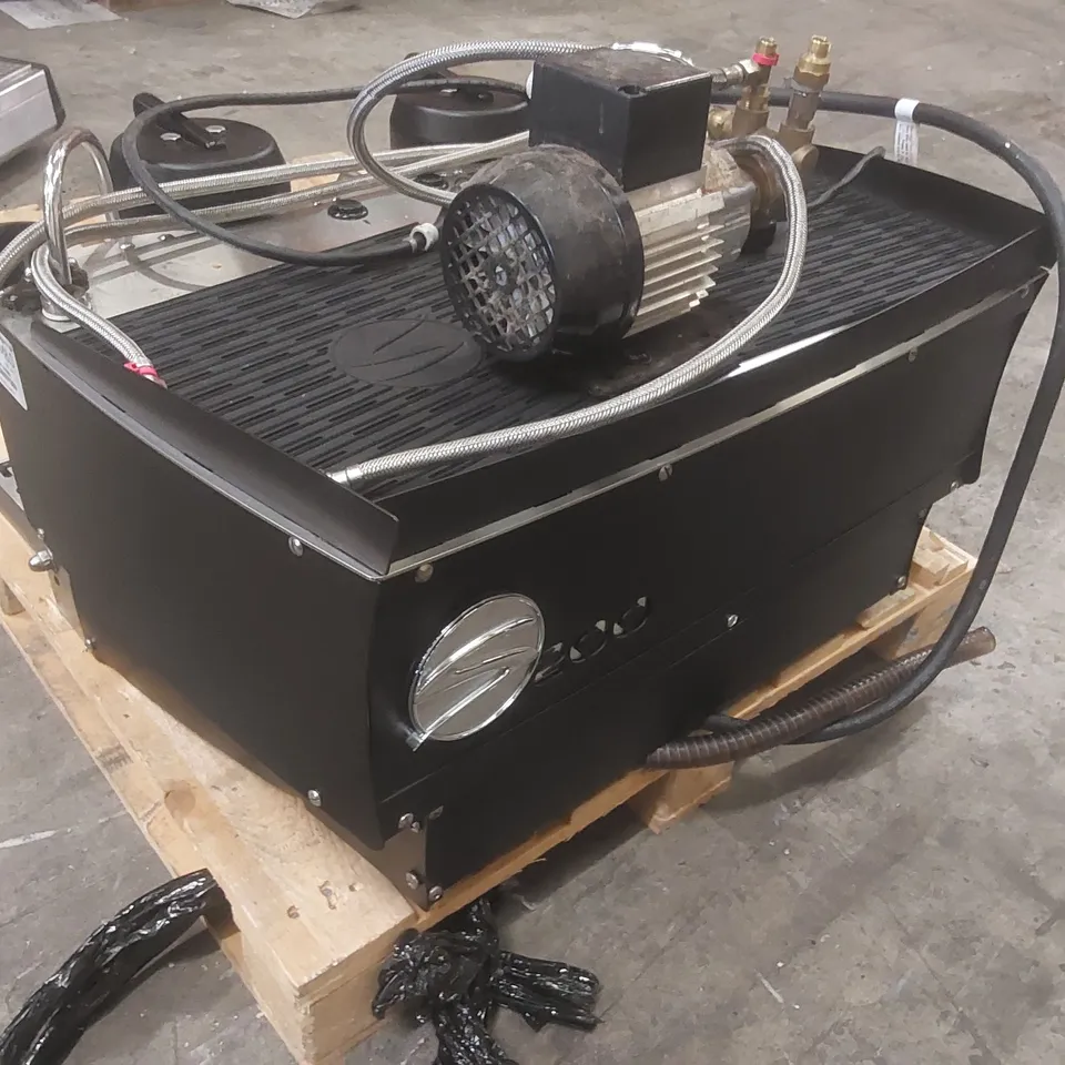 SYNESSO S200 COMMERCIAL 2 GROUP COFFEE MACHINE