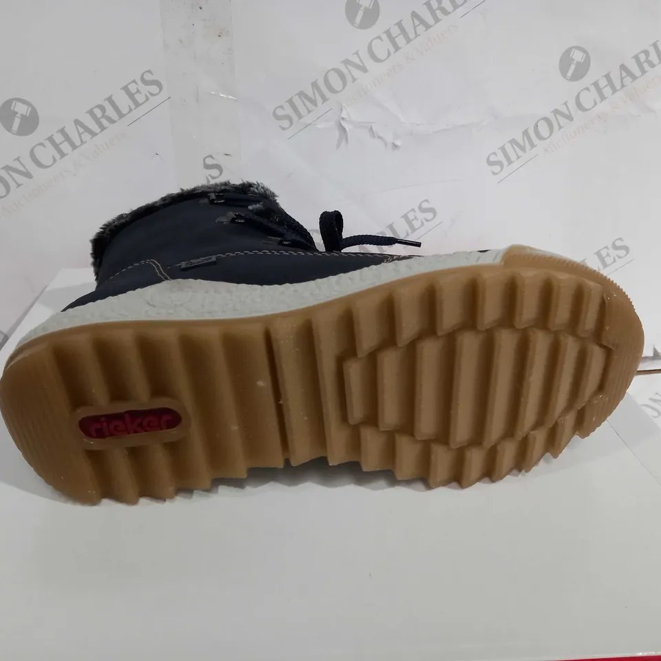 BOXED PAIR OF RIEKER WARM HIKING BOOTS, NAVY - SIZE 6 