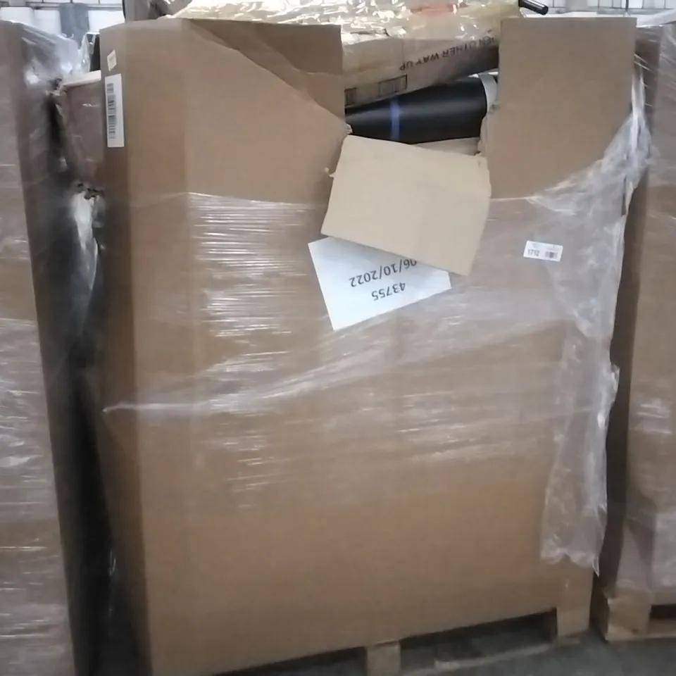 PALLET OF ASSORTED ITEMS INCLUDING JUMBO 4 IN A ROW GAME, AIR COOLER, LARGE MAT, CAMPING CHAIR, BLUE BLANKET