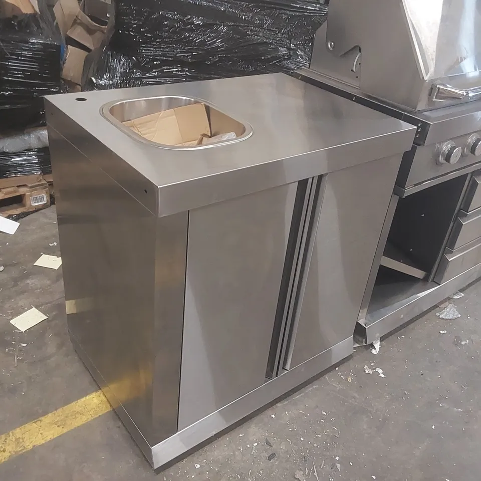 MONSTER GRILL - ULTIMATE OUTDOOR KITCHEN - 6 BURNER GAS BBQ GRILL WITH FRIDGE AND SINK