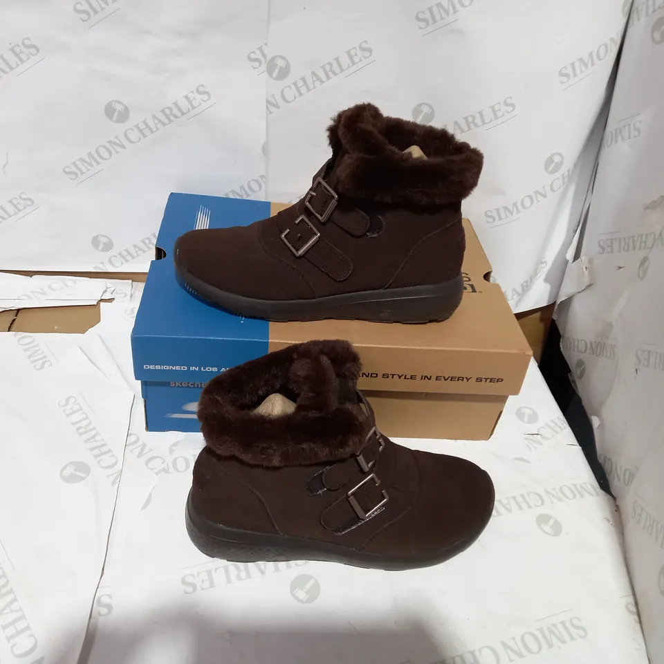 BOXED PAIR OF SKECHERS CHOCOLATE WINTER BOOTS - SIZE 5.5