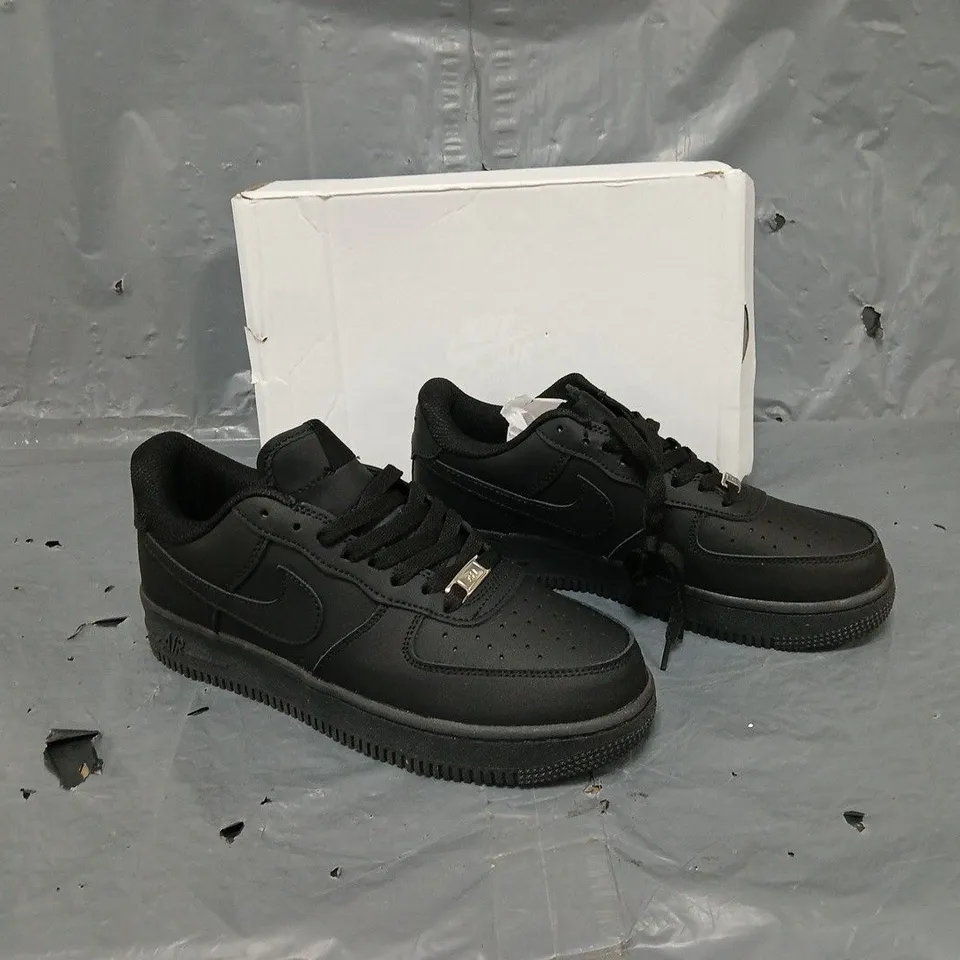 BOXED PAIR OF NIKE AIR FORCE 1 ALL BLACK UK 7 