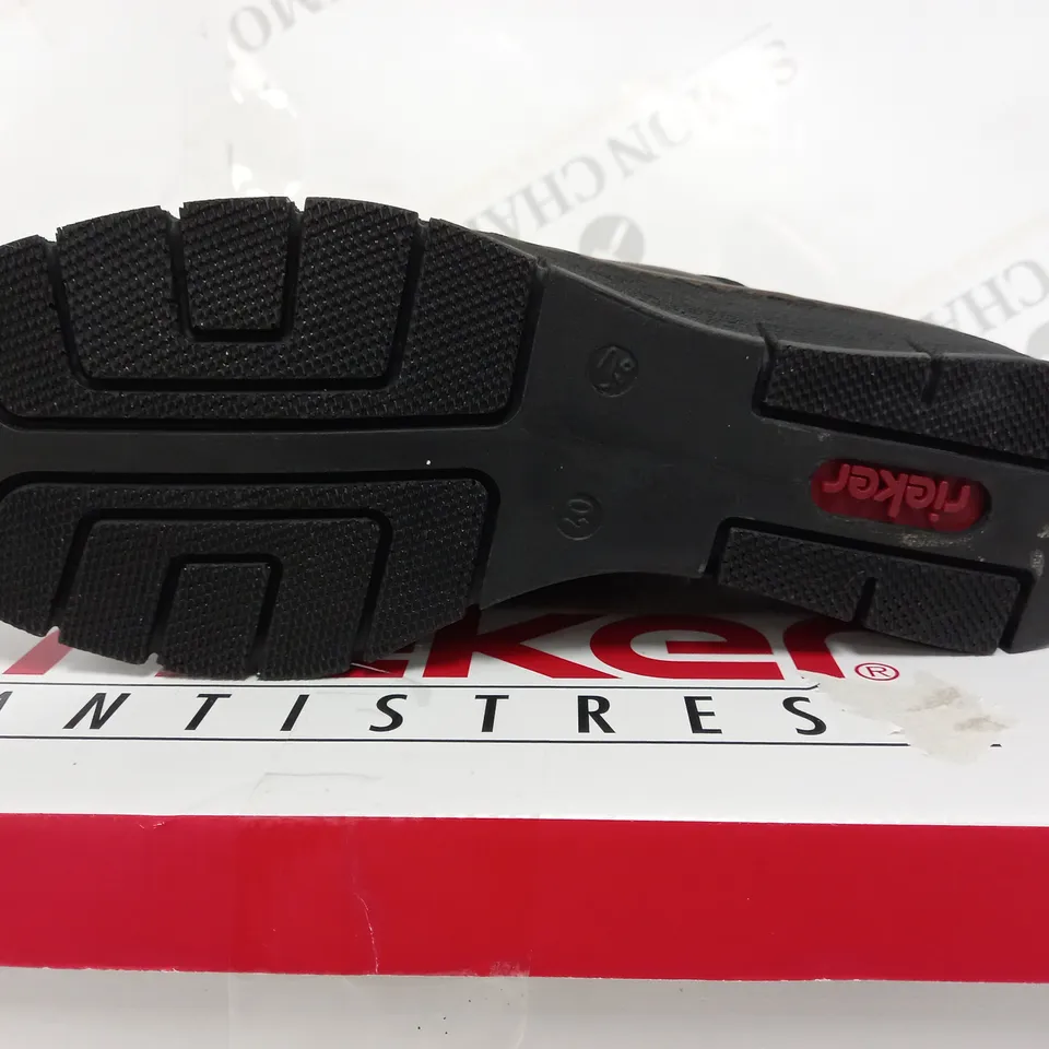 BOXED RIEKER SHOES WITH BUTTON, BLACK - SIZE 5.5