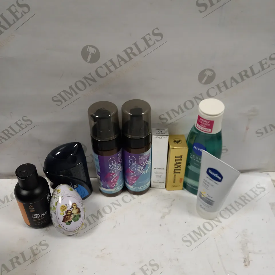 LOT TO CONTAIN APPROXIMATELY 25 WOMENS SKINCARE AND BEAUTY PRODUCTS, INCLUDES SKIN CLEAR, MAKEUP AND NAIL FILES 