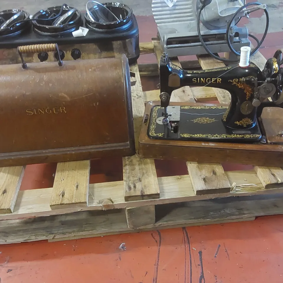 VINTAGE SINGER HAND CRANK SEWING MACHINE