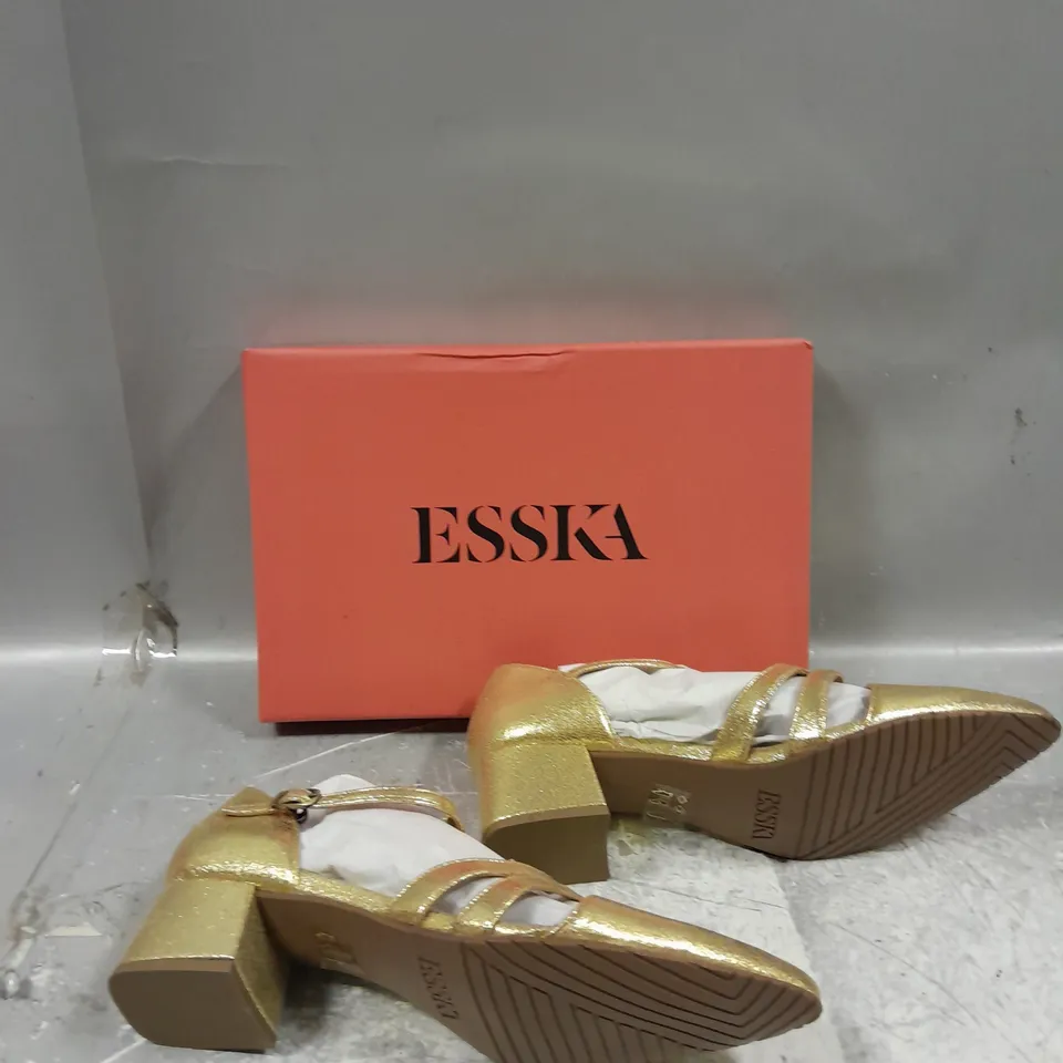 BOXED PAIR OF ESSKA LINA HEELS IN VEGAN GOLD SIZE 40 