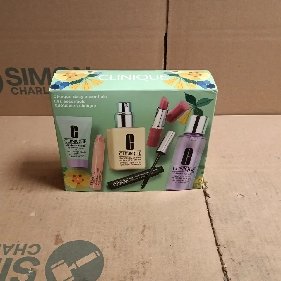 CLINIQUE 6 ITEM GIFT SET