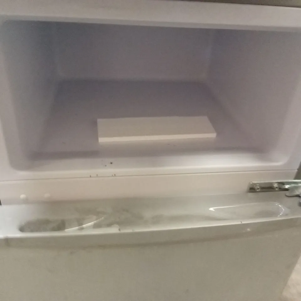 FRIDGE FREEZER