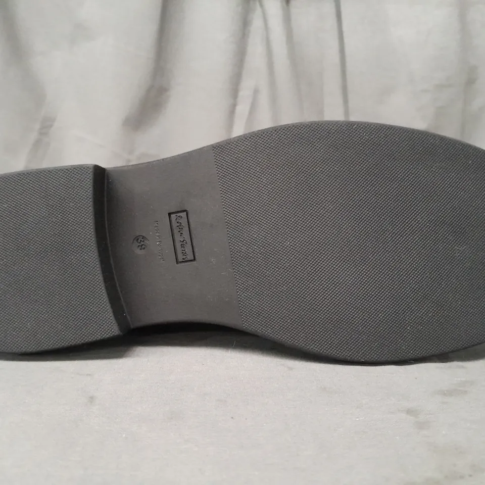 BOXED PAIR OF SHOES & OTHER STORIES LOAFERS IN BLACK EU SIZE 39