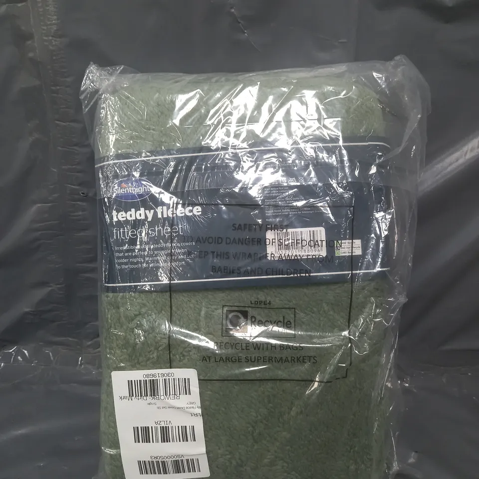 SILENTNIGHT TEDDY FLEECE FITTED SHEET - SAGE - SINGLE RRP £20