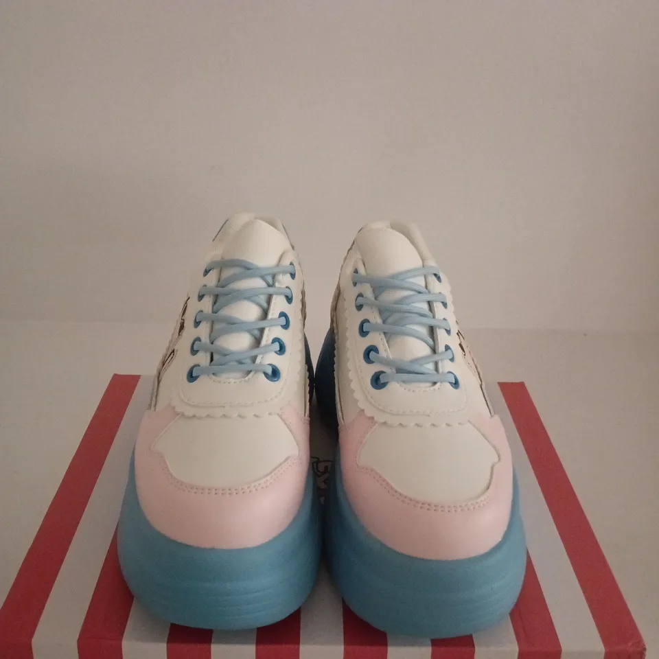 BOXED PAIR OF KETNIPZ X KOI BEAN SAYS HI CHUNKY TRAINERS - BLUE - SIZE 7