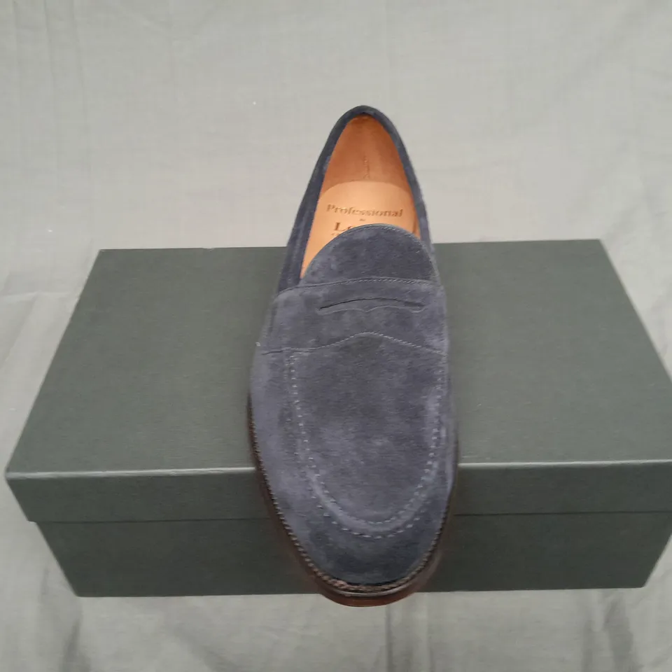 BOXED PAIR OF LOAKE IMPERIAL NAVY SUEDE LOAFER SIZE 11 