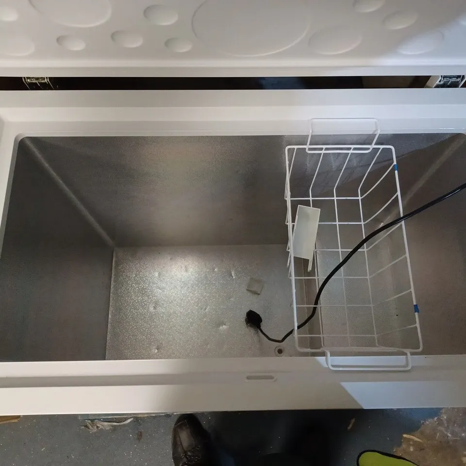 HAIER HCE203R FREESTANDING CHEST FREEZER, 203L, 94CM WIDE, WHITE [COLLECTION ONLY]