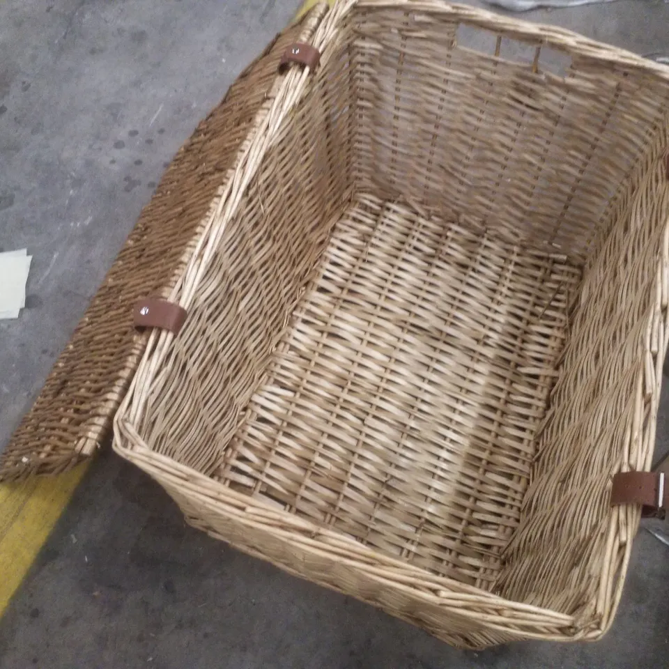 BOXED WICKER HAMPER BASKET