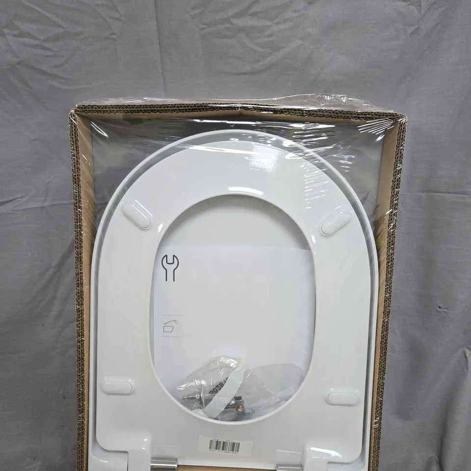 BOXED ROCA WHITE TOILET SEAT