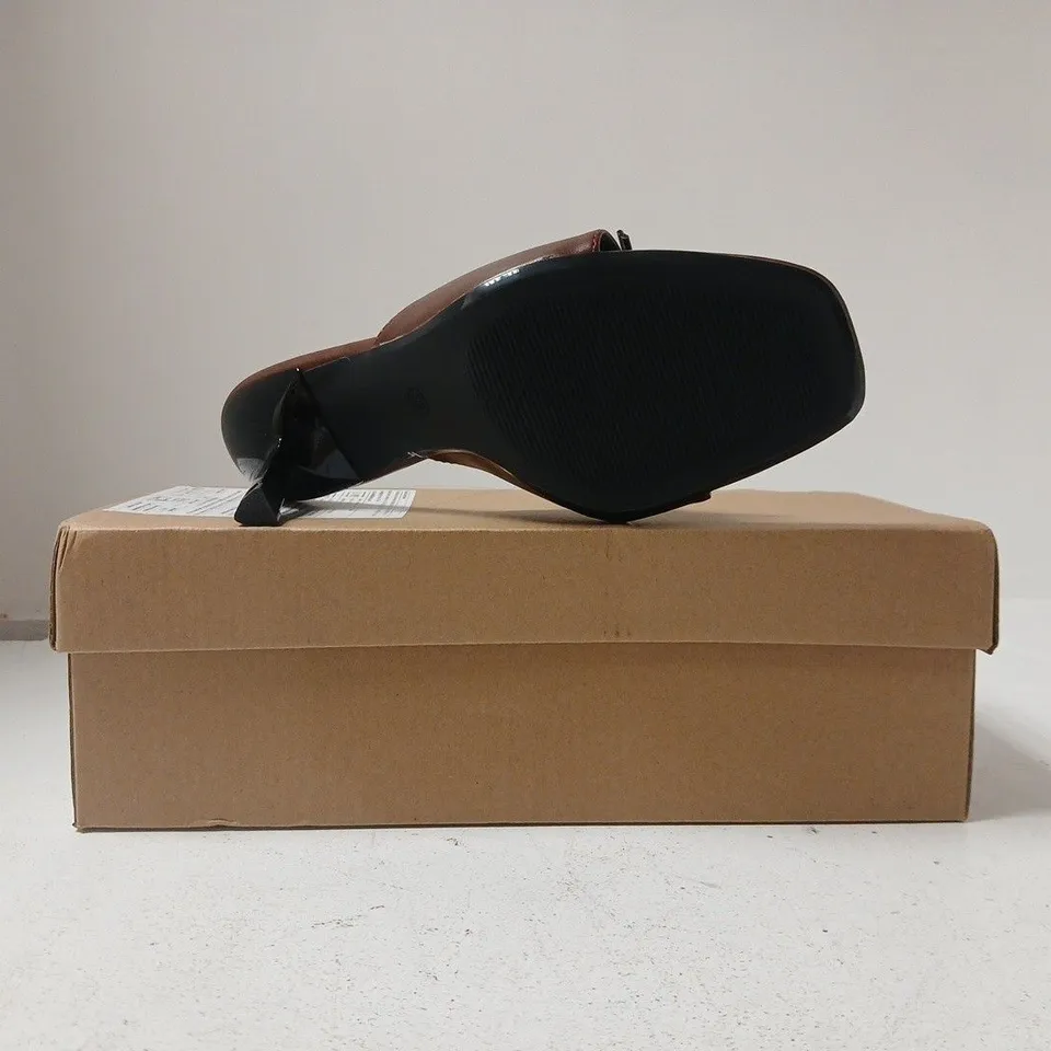BOXED PAIR OF UNBRANDED OPEN TOE HEELS IN CHOCOLATE SIZE EU 38