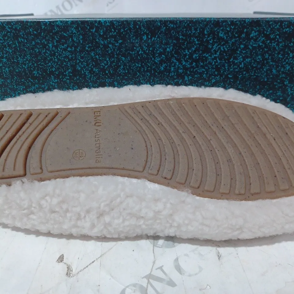 PAIR OF EMU AUSTRALIA "MIRA" TEDDY SLIPPERS IN NATURAL - SIZE 4