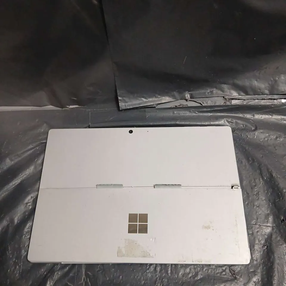 MICROSOFT SURFACE TABLET – SILVER