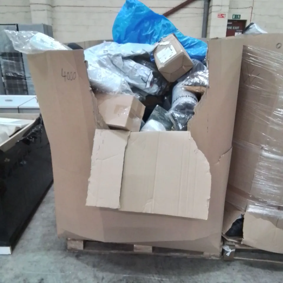 PALLET OF ASSORTED BEDROOM AND COMFORT BASED PRODUCTS TO INCLUDE; PILLOWS, SUPPORT SEAT CUSHIONS AND SIMILARLY RELATED GOODS