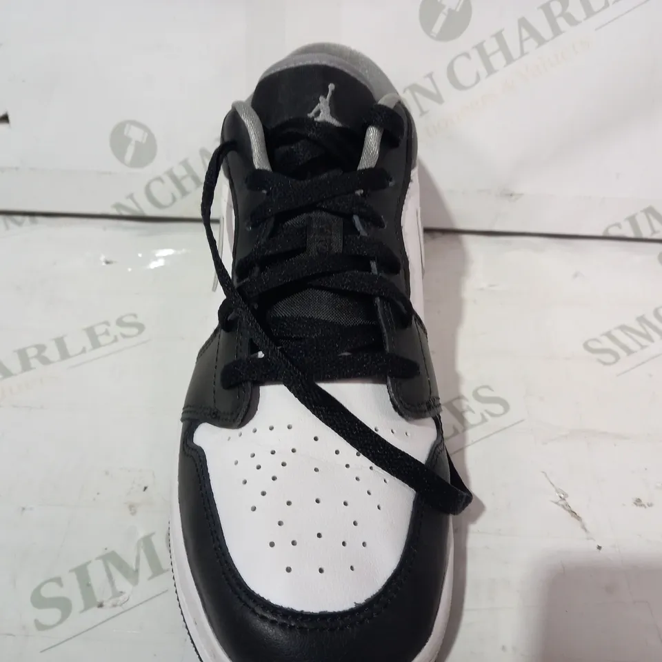 PAIR OF NIKE AIR JORDAN SHOES IN BLACK/WHITE UK SIZE 5