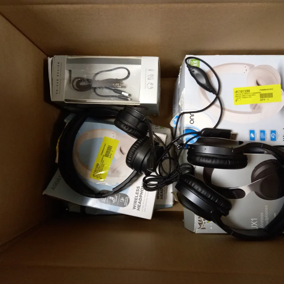 LOT OF APPROXIMATELY 12 PAIRS OF HEADPHONES AND HEADSETS TO INCLUDE BLACKWEB USB HEADSET, ONN BLUETOOTH HEADPHONES, MIXX JX1 WIRELESS HEADPHONES, ETC