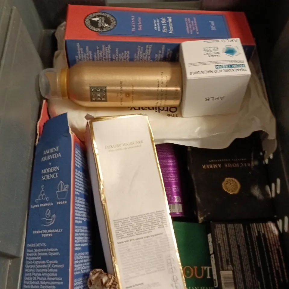 APPROXIMATEY 20 ASSORTED HEALTH AND BEAUTY PRODUCTS TO INCLUDE - AUSSIE AUSSOME VOLUME SHAMPOO - GARNIER MICELLAR WATER AND RITUALS HAND BALM